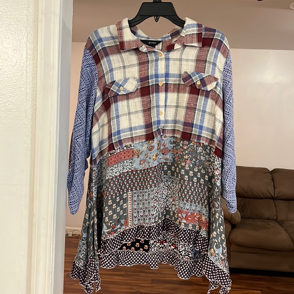 EUC | Ali Miles High Low Mixed Media Top